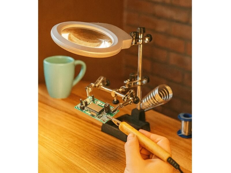 lupa de mesa con agarres para soldar + luz led cod16129a